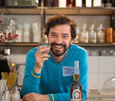 Tristan Lucas revient au Forum d’Argences avec son nouveau spectacle « Décennies »